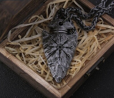 SPEAR VEGÍSÍR PENDANT