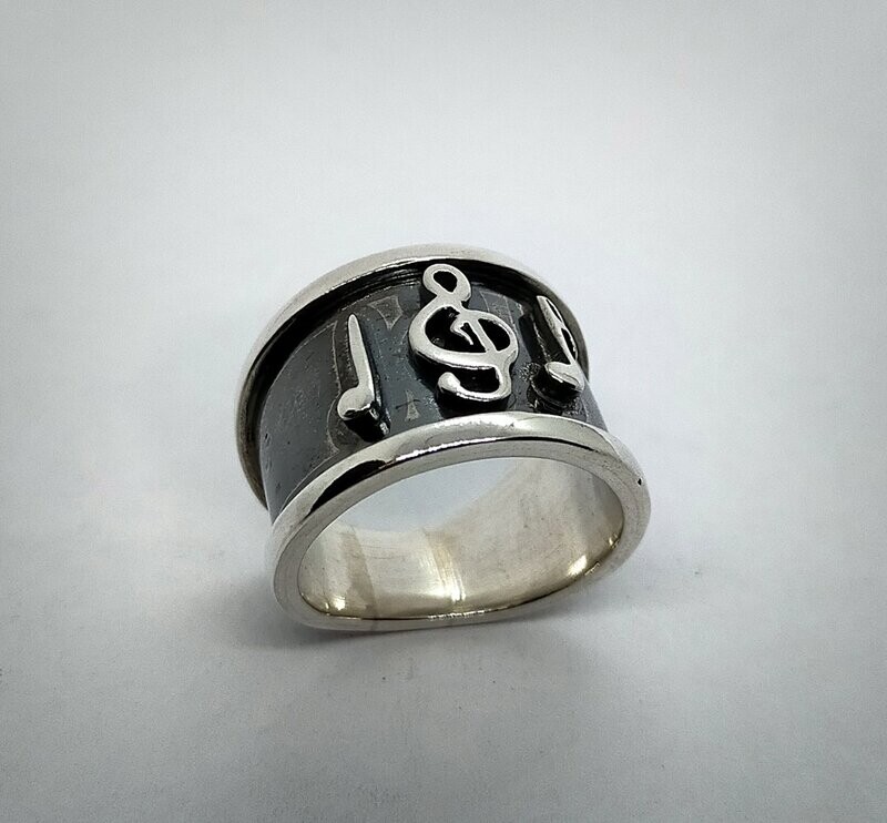 Anillo de plata musical