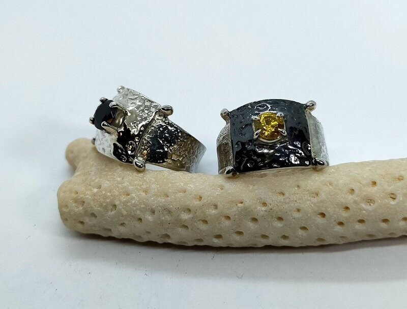 Anillo de plata y zirconita amarilla