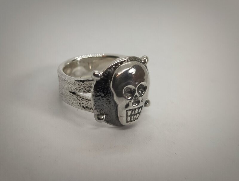 Anillo de plata calavera