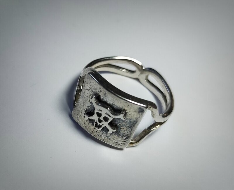 Anillo de plata bandera pirata