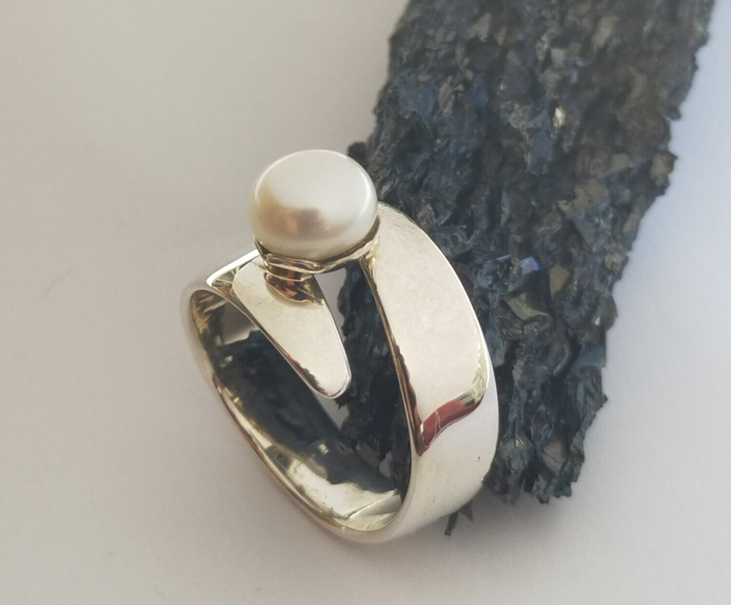 Anillo de plata y perla