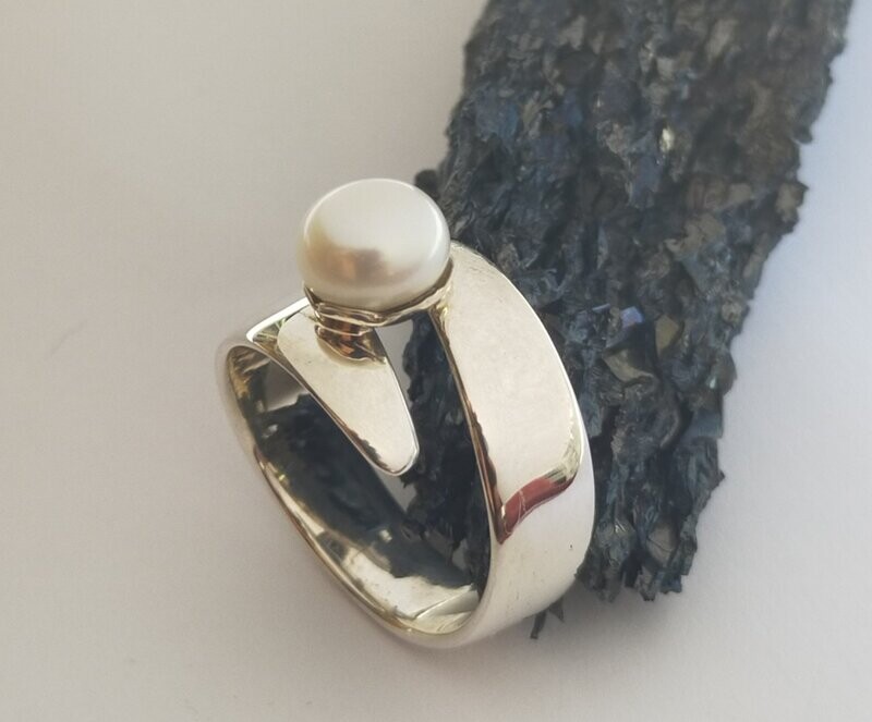 Anillo de plata y perla