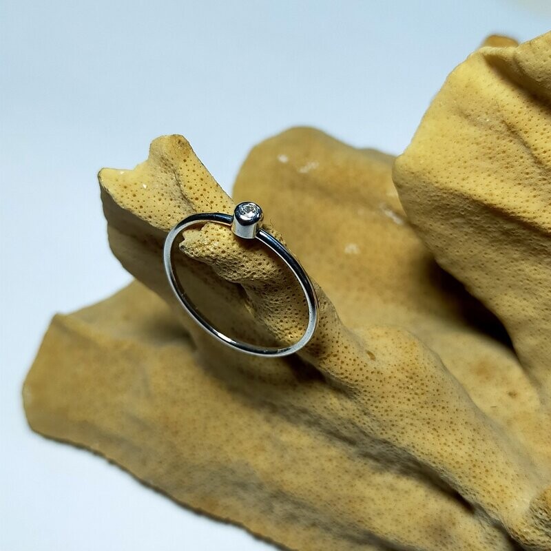 Anillo de plata zirconita blanca