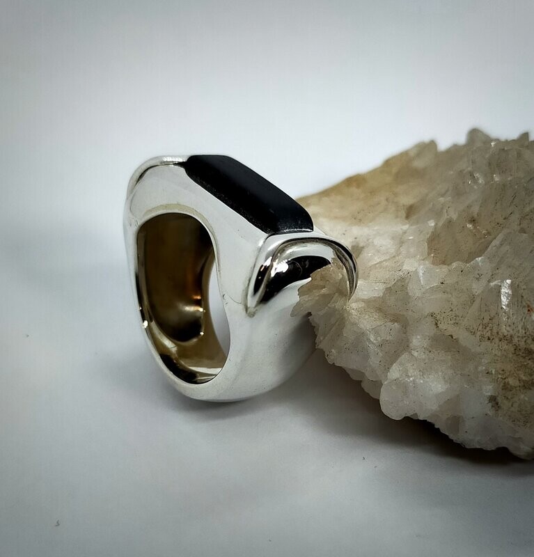 Anillo de plata y ebano