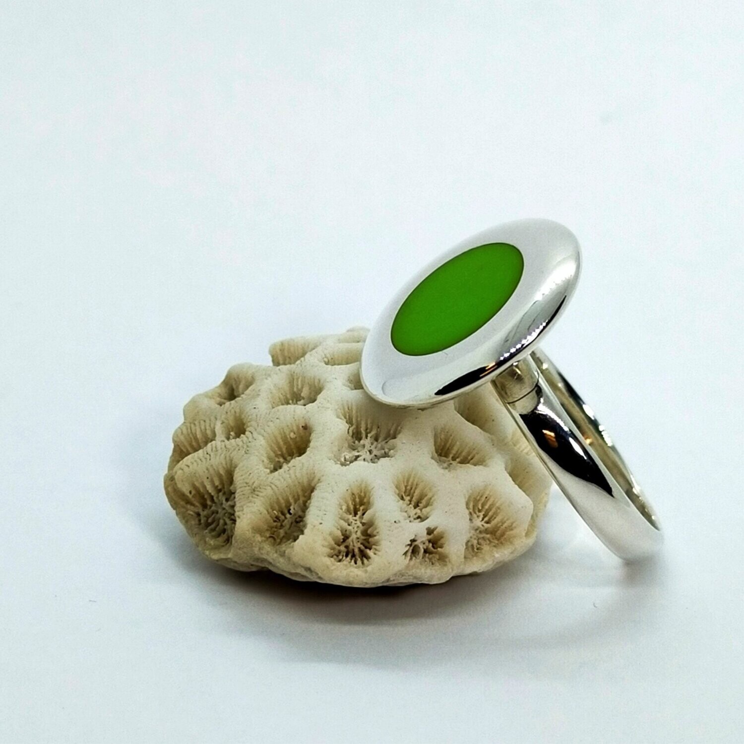 Anillo de plata y resina