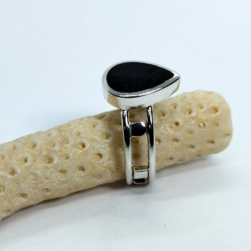 Anillo de plata y ébano