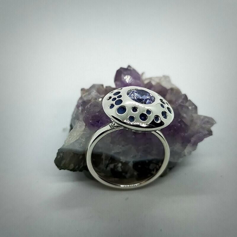 Anillo de plata y zirconita lila
