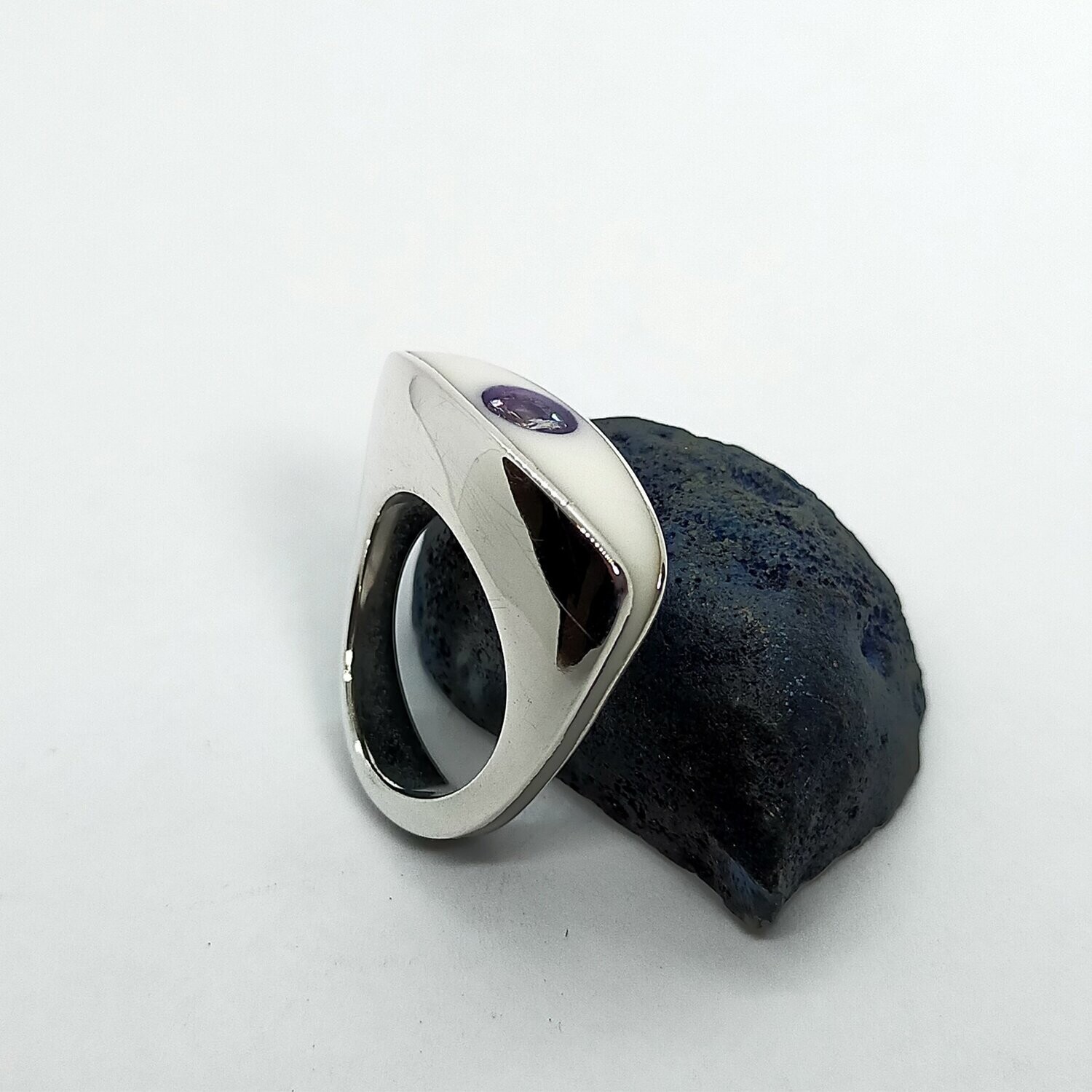 Anillo de plata con resina y zirconita
