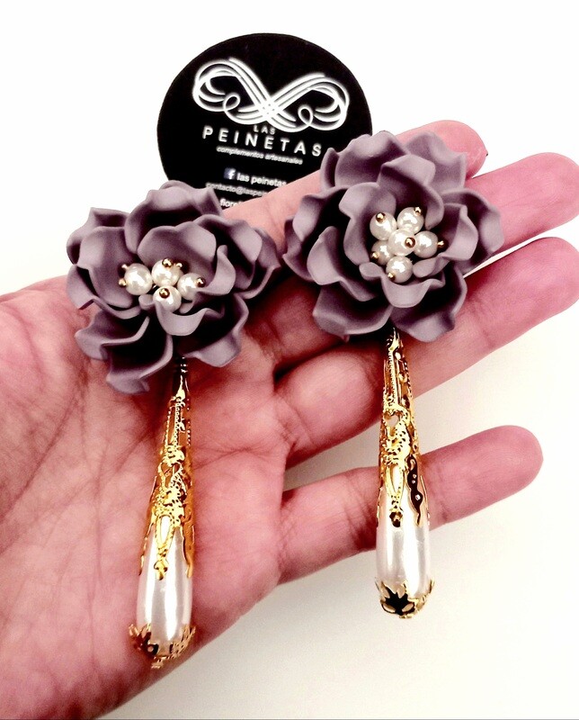 Pendientes flor morada