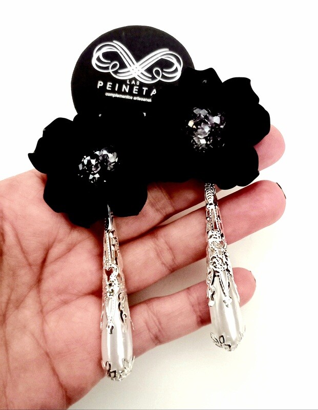 Pendientes flor negra artesanales 