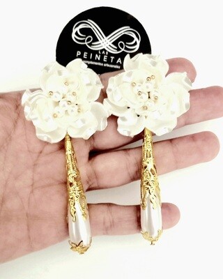 Pendientes flor perlada artesanal 