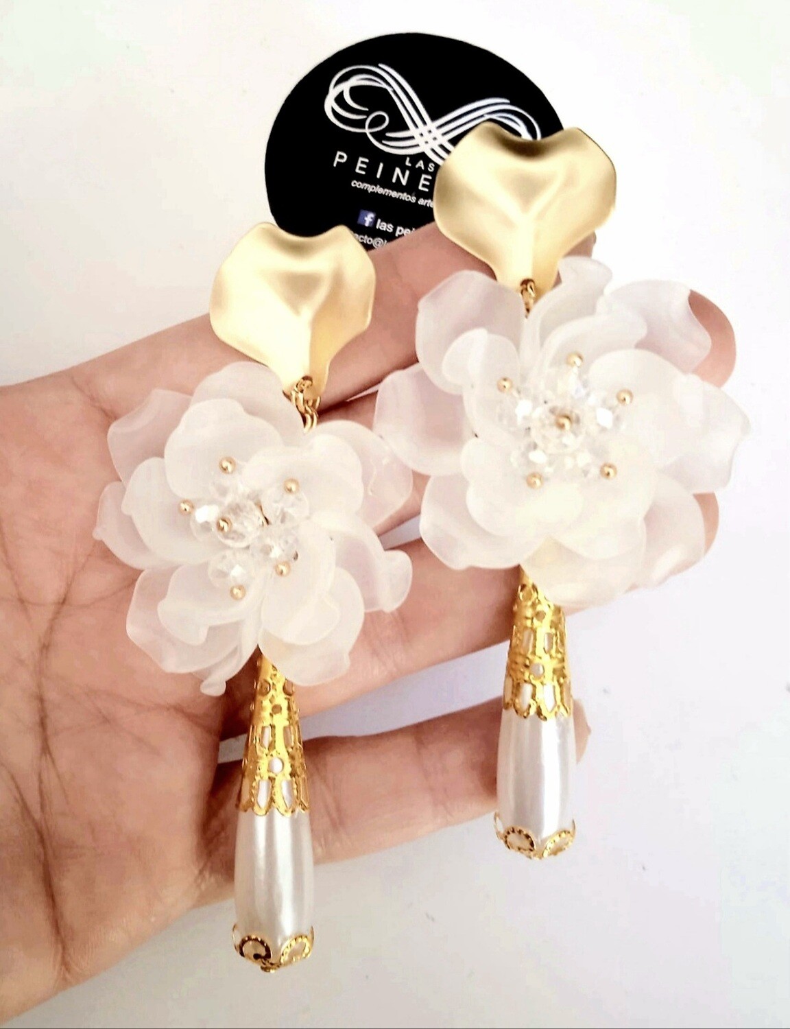 Pendientes flor blanca tenue