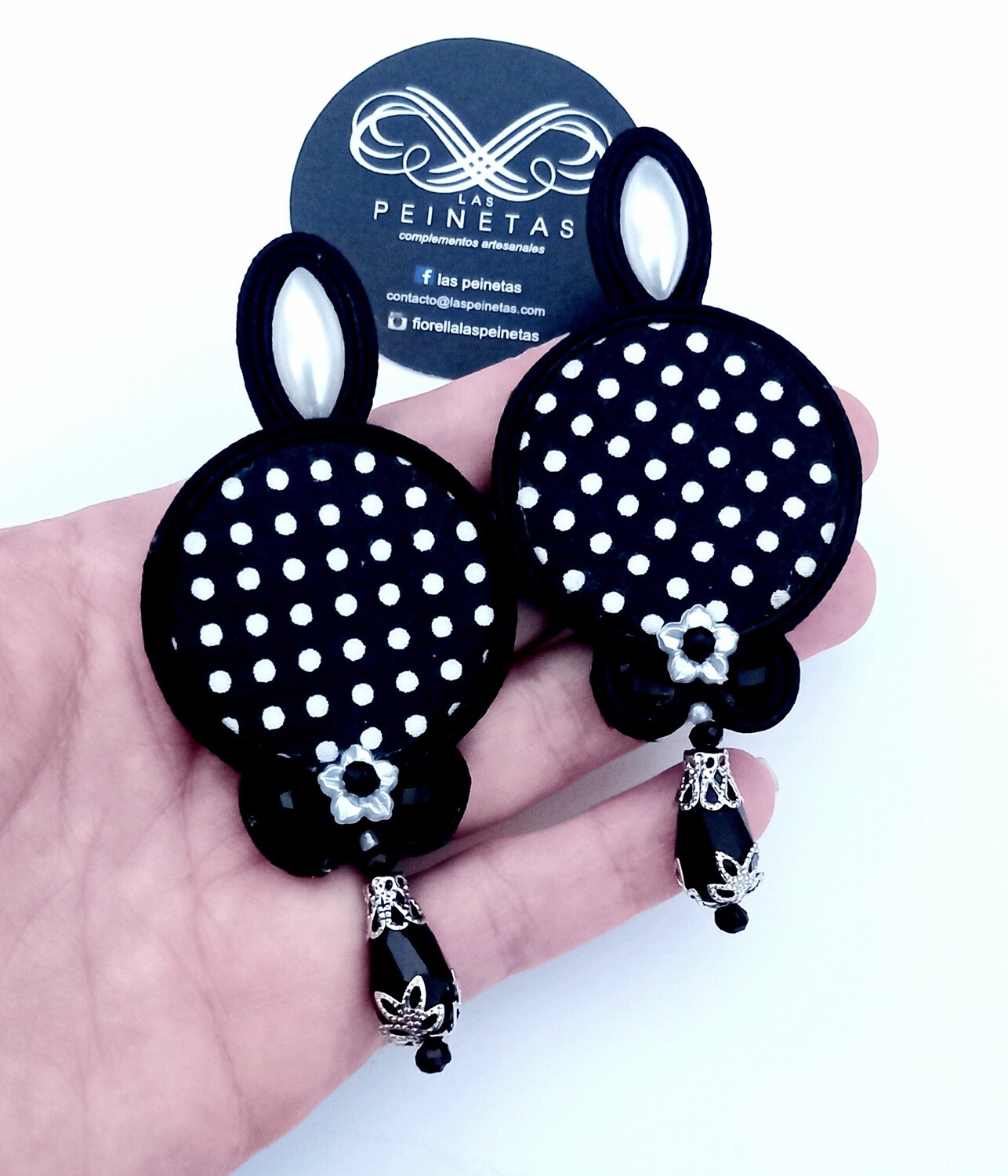 Pendientes lunares y perlas