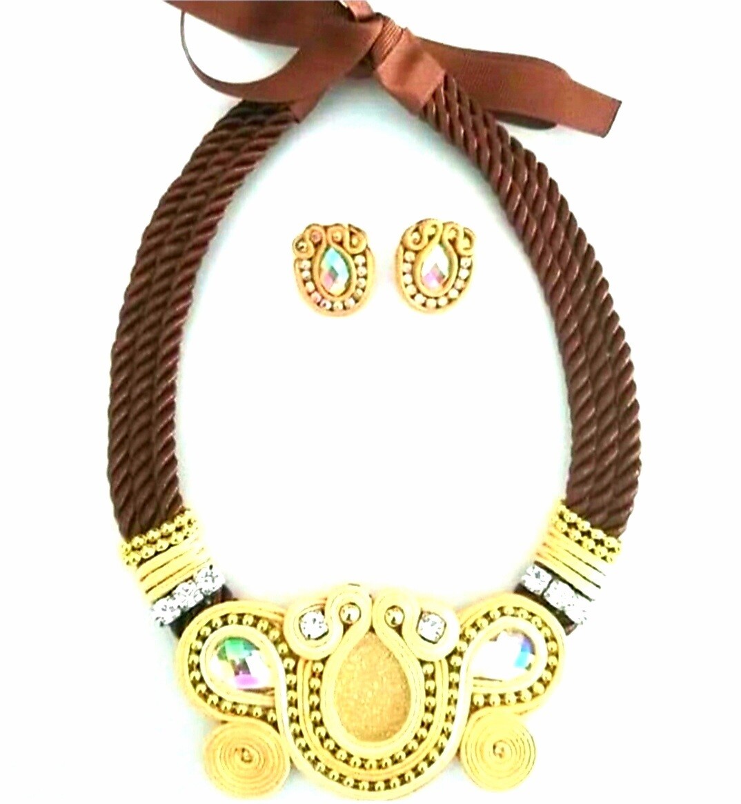 Conjunto collar y pendientes