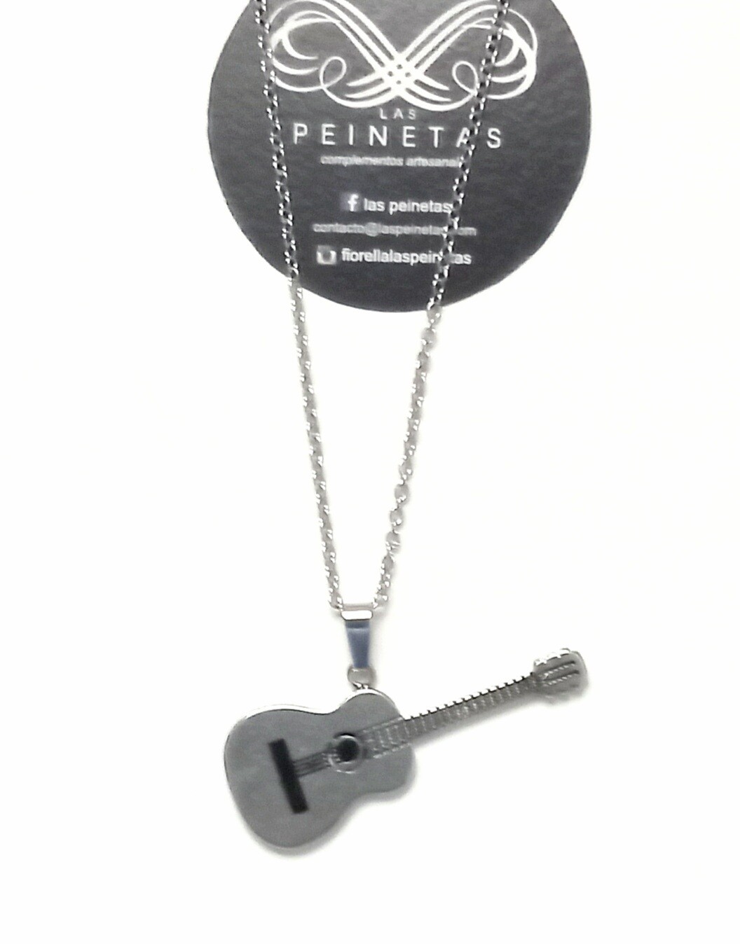 Cadena y colgante guitarra