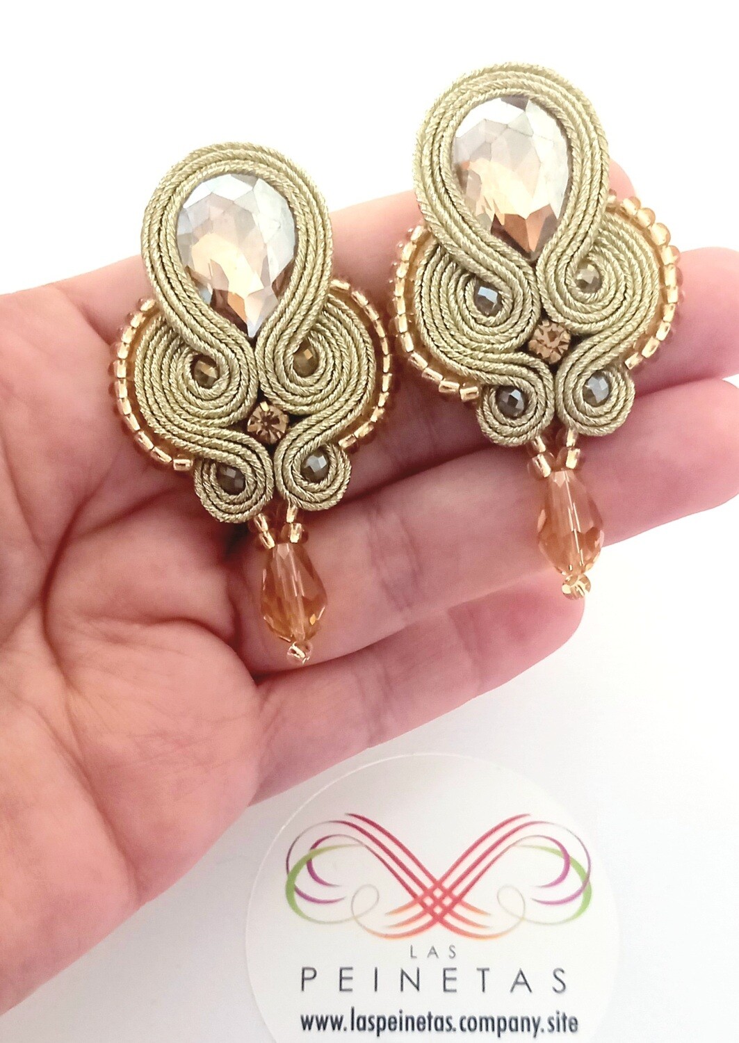 Pendientes artesanales dorados 
