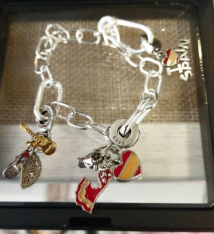 Pulsera y 3 abalorios flamencos