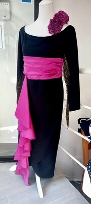 Vestido negro-fucsia y flecos dorados 