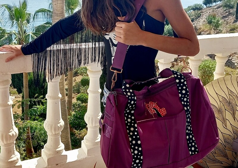 Bolso grande morado para ropa de baile o viaje