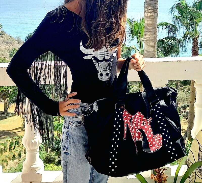 Bolso negro lunares y tacones