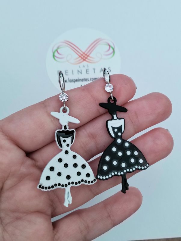 Mujer vestido de lunares