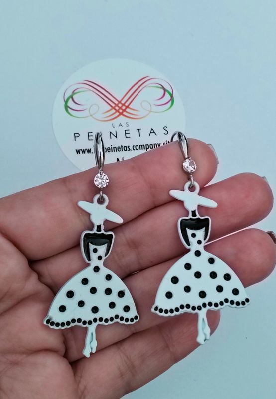 Mujer vestido de lunares