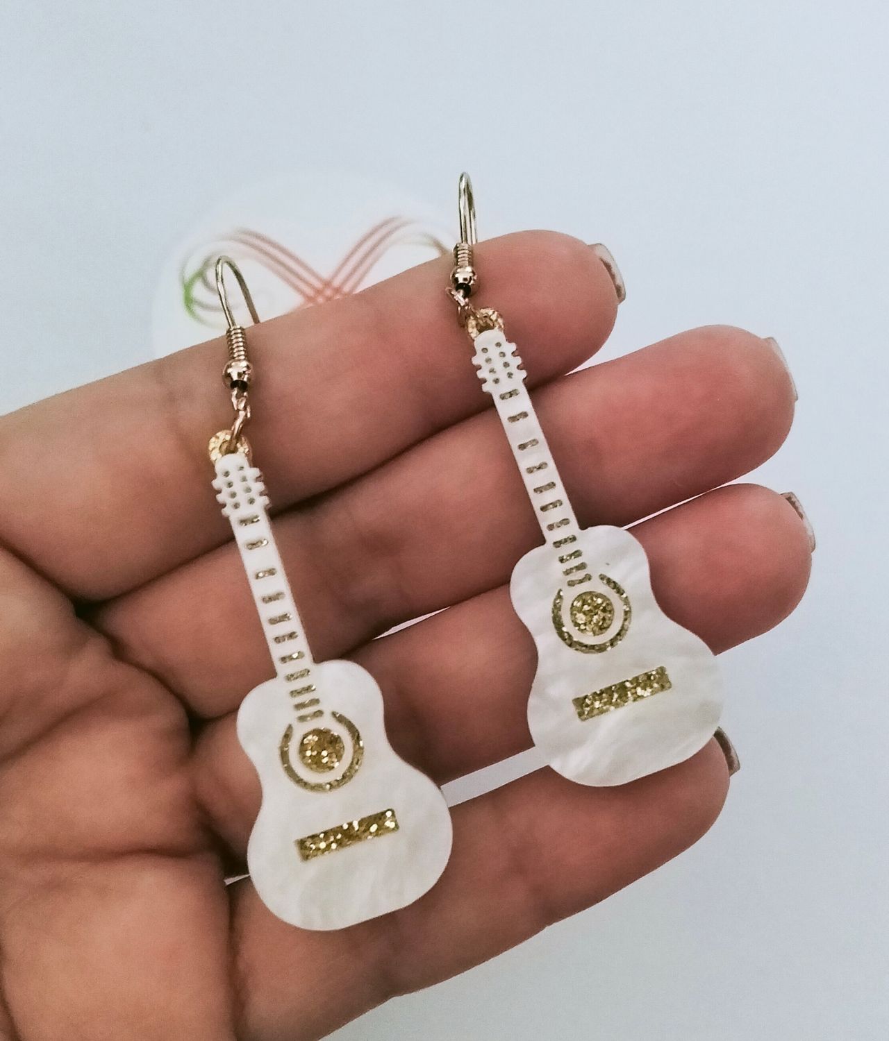 Pendientes guitarra blancos