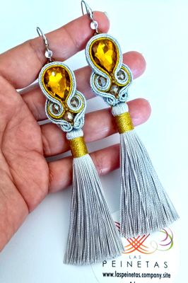 Pendientes artesanales grises