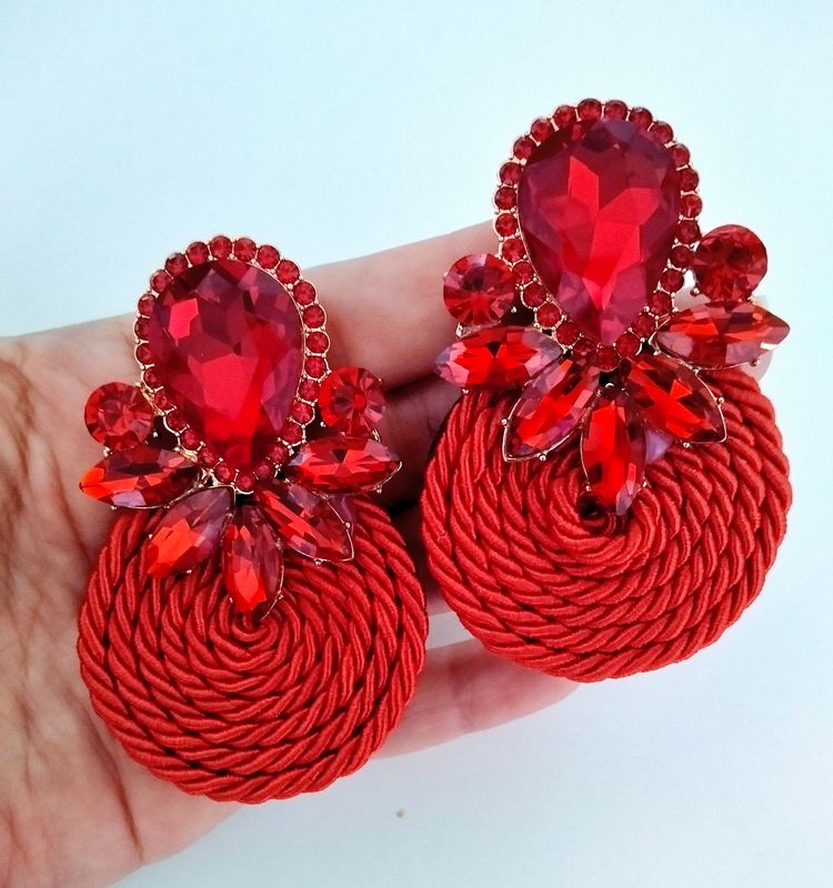 Pendientes cordón rojo