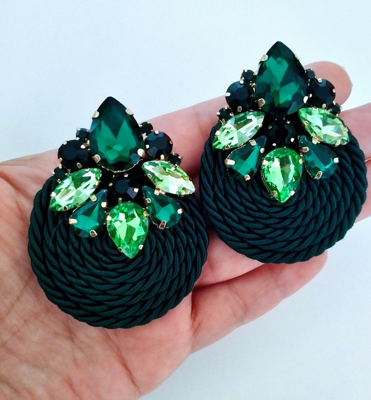 Pendientes cordón verde