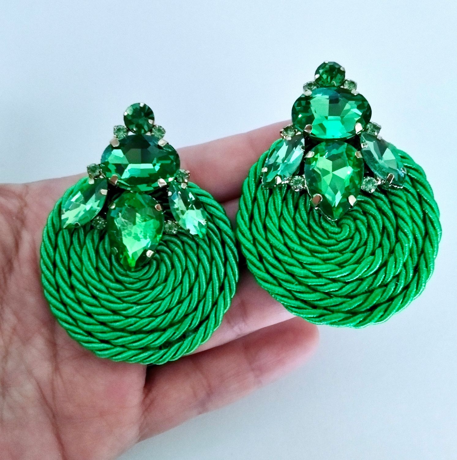 Pendientes cordón verde