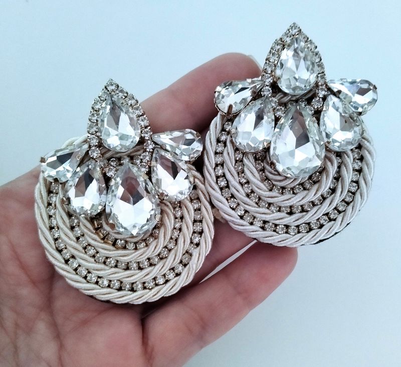 Pendientes cordón blanco