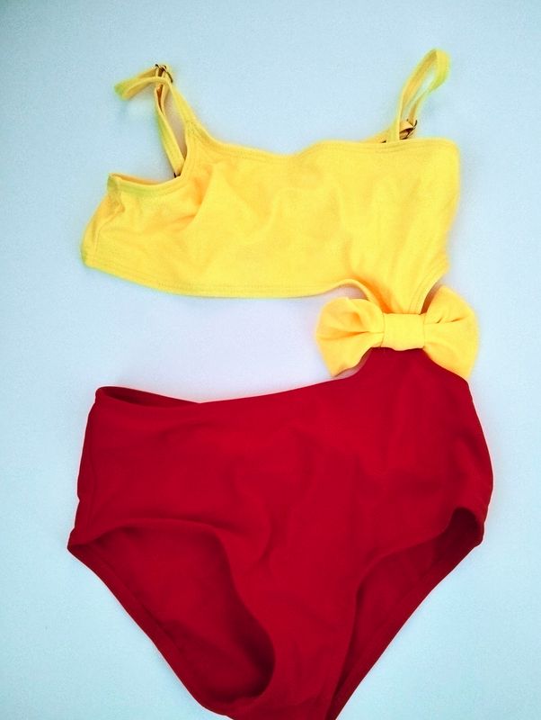 Bañador amarillo y rojo
