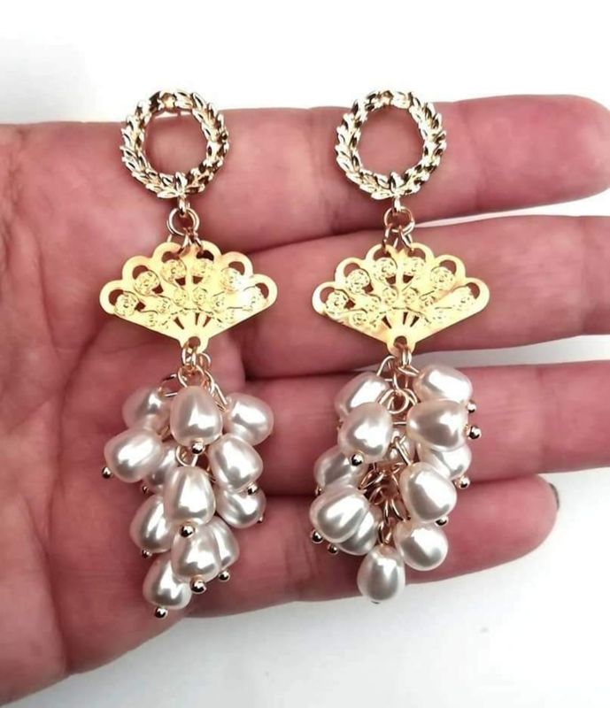 Pendientes abanicos y racimo de perlas