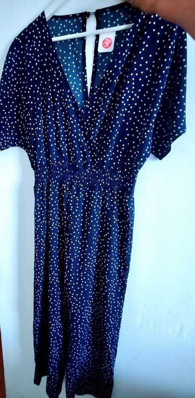 Mono azul marino y lunares. Talla L