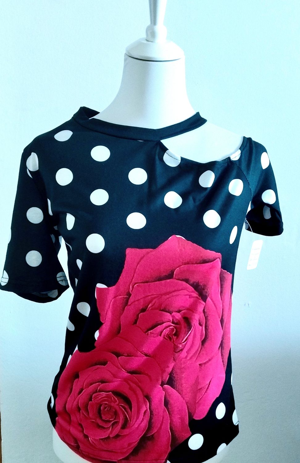 Camiseta flor y lunares