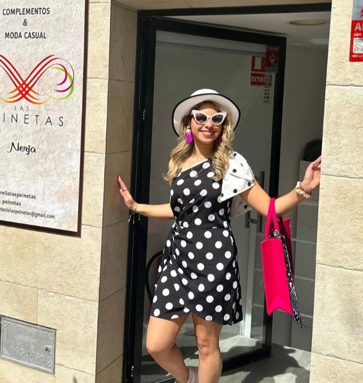 Vestido escote asimétrico. Talla S