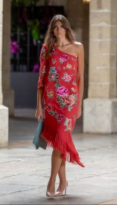 Vestido rojo en gasa con bordado 