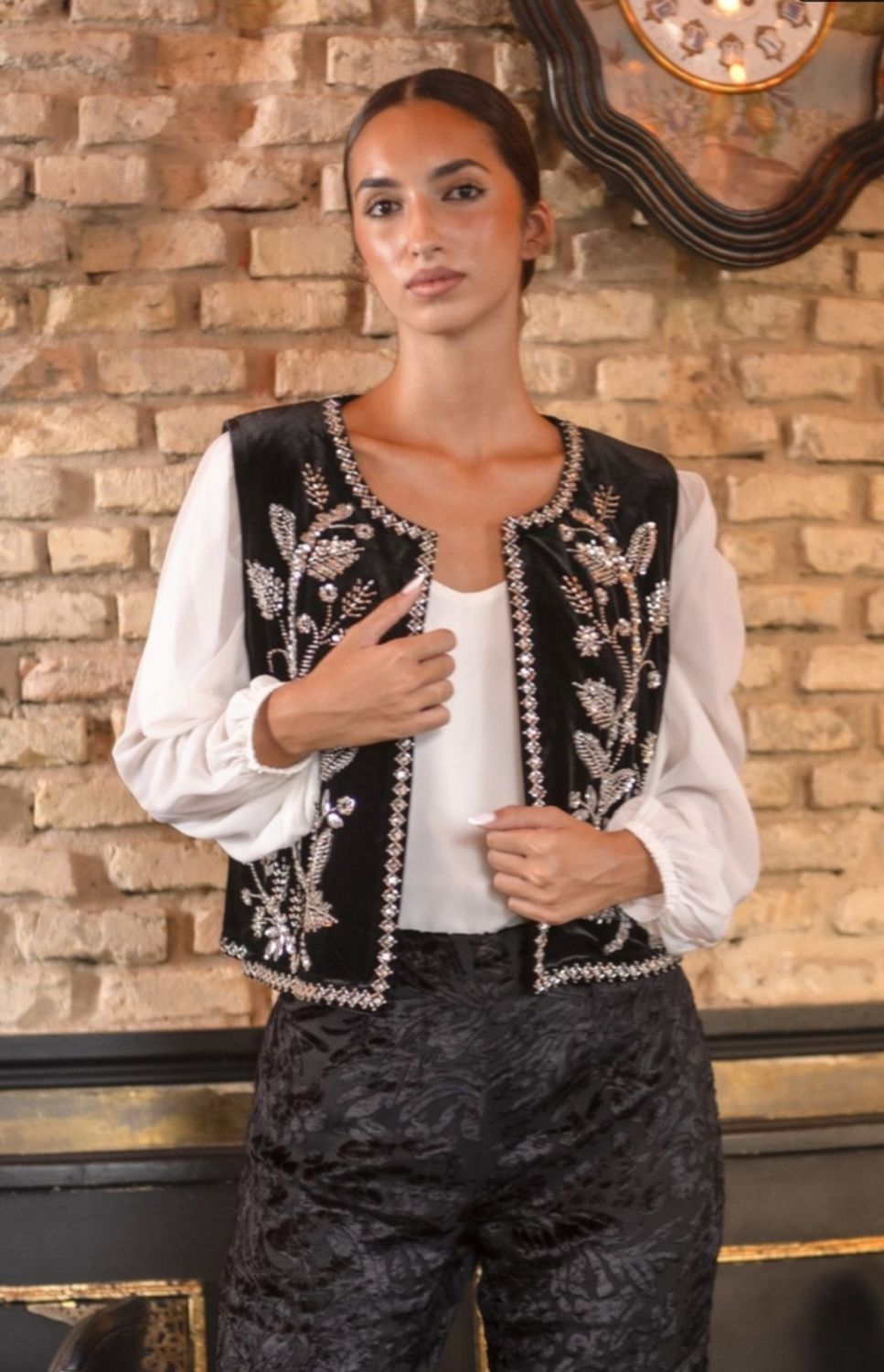 Chaleco terciopelo y pedrería 