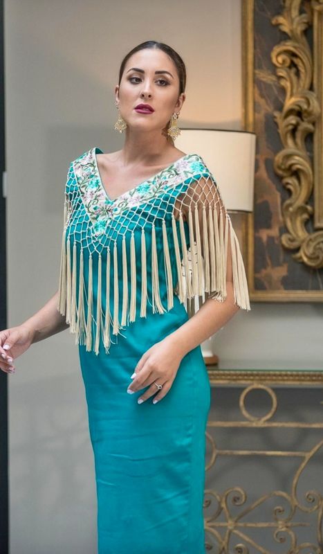 Vestido turquesa con pasamanería 