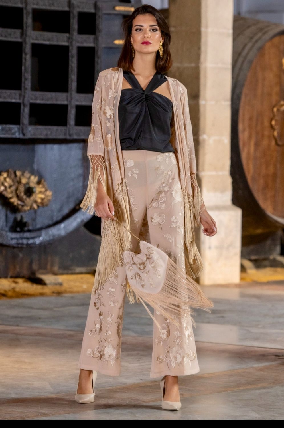 Pantalón bordado beige