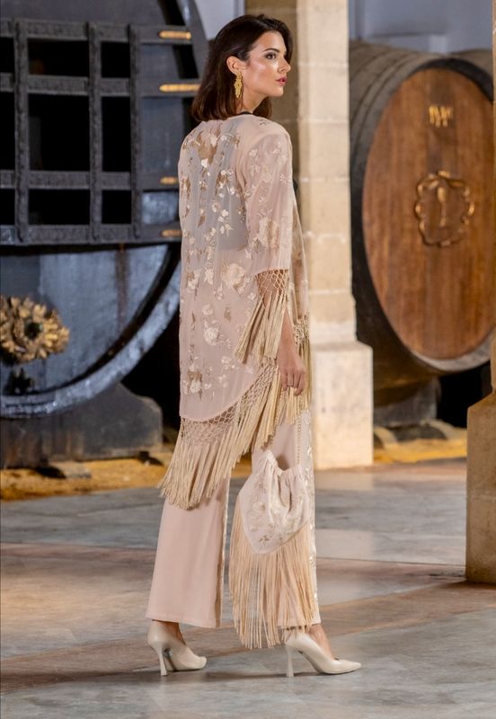 Chaqueta bordada beige