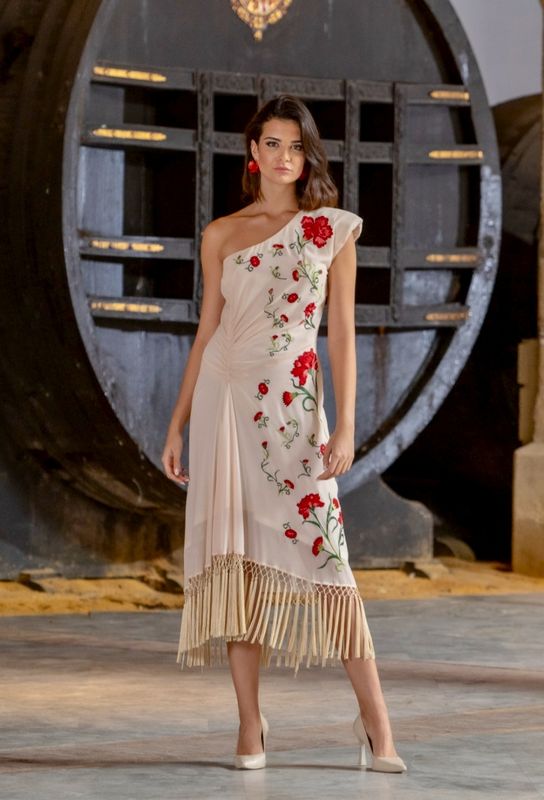 Vestido crudo en gasa y claveles 