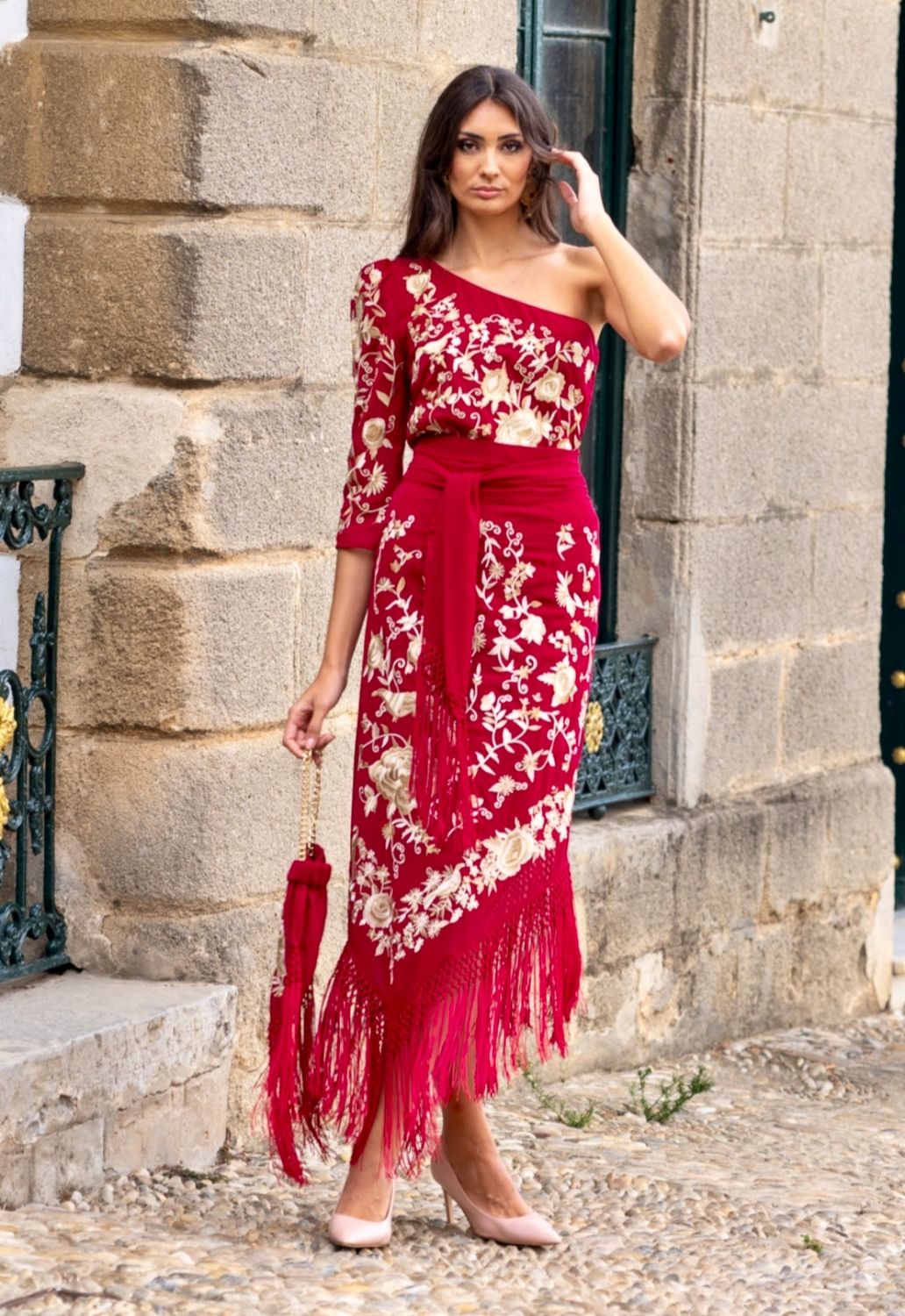 Falda burdeos bordada