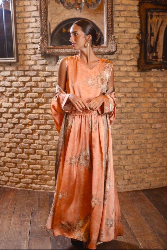 Traje seda 3 piezas. Talla única 