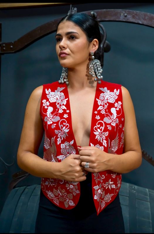 Chaleco Manila rojo bordado 