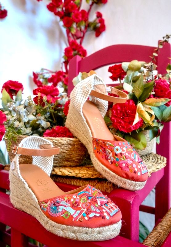 Esparteñas bordadas coral