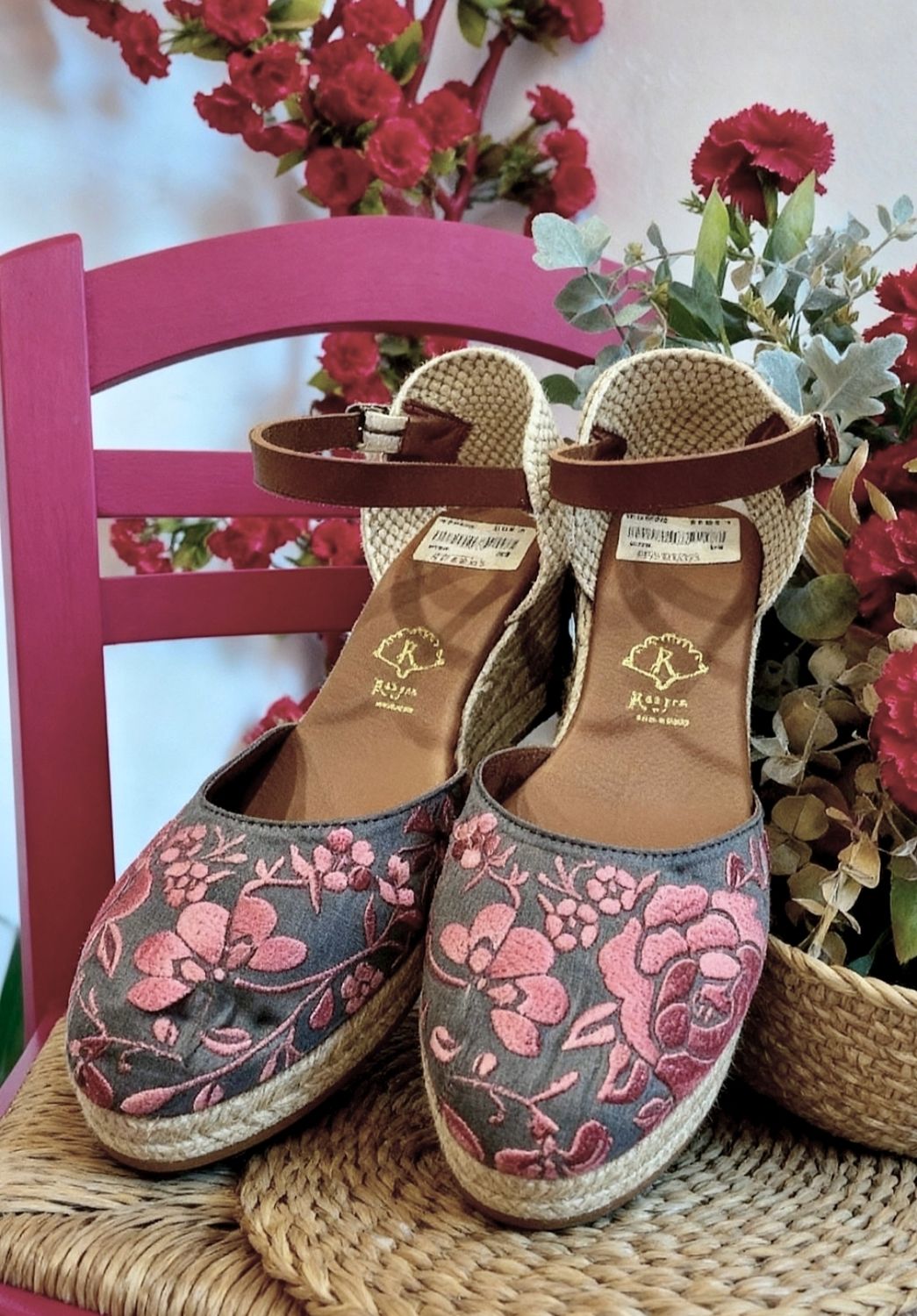 Esparteñas grises bordadas 