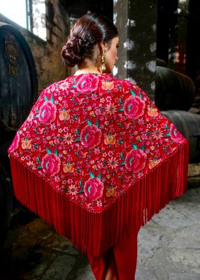 Mantón rosas y lentejuelas